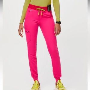 Figs Zamora Jogger Scrub Pants (shocking pink)